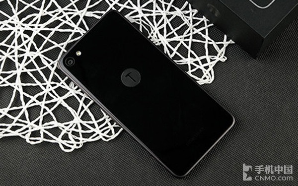 马帅 小屏手机似回暖 但老罗说不会推“小锤子”