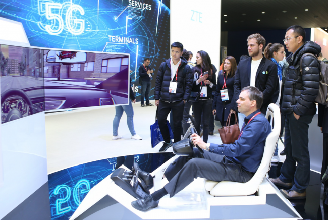 �����ֻ���������ҵ����5G ���Axon M���༪��չ��