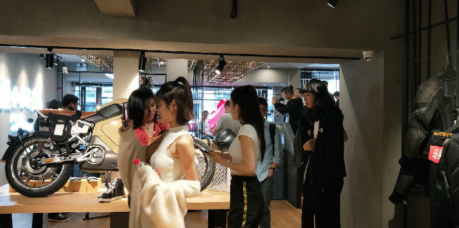 ����CU﮵糵�������㣬���조������������塱