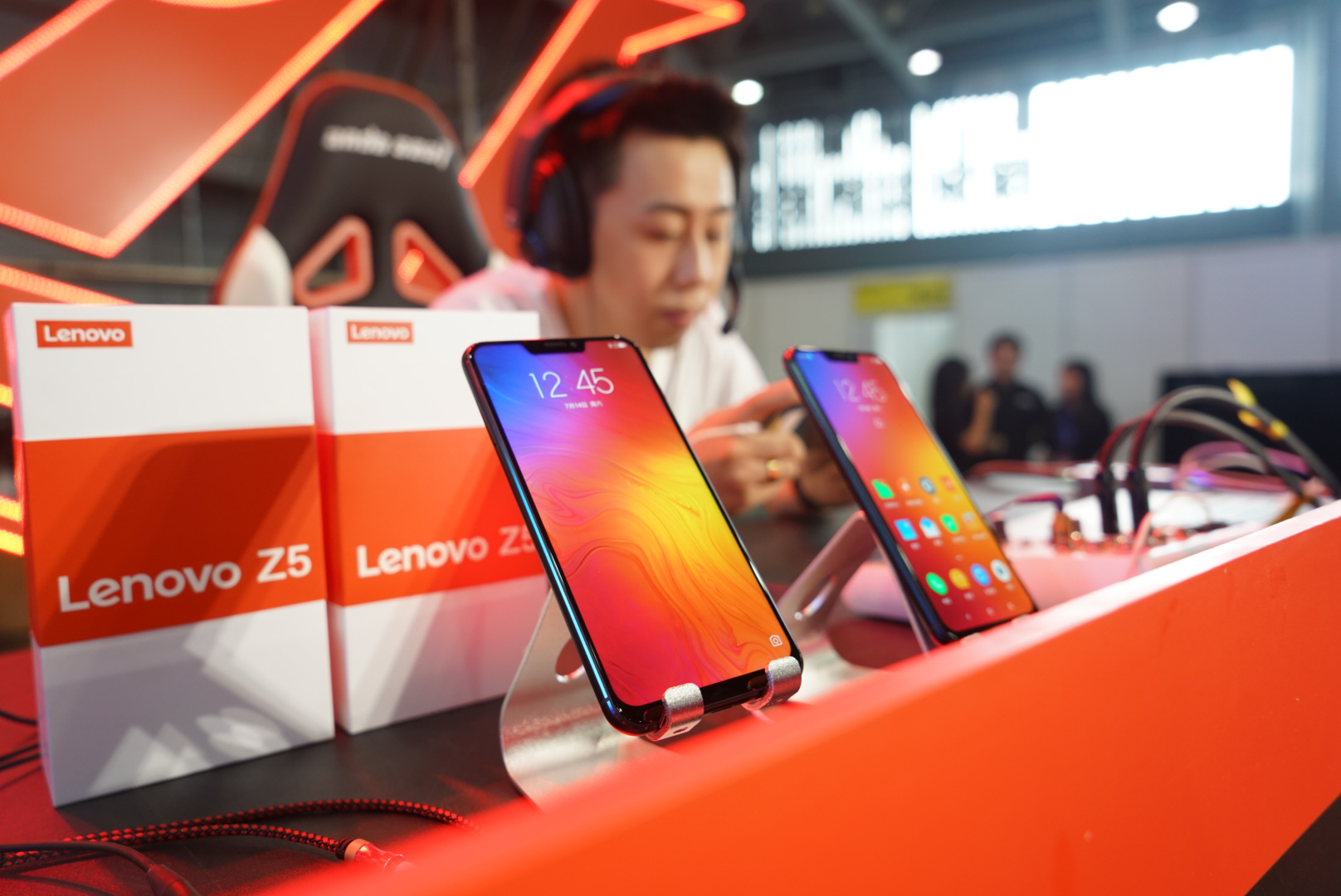 �����ֻ��ܹ���2018��Ѷ΢����������ʽ���� ��ͬ�������ε羺���·�չ