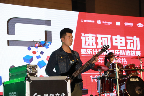 �Ƽ���У԰���ֽ�ϣ�����綯��ת����