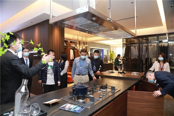 ��˼�����ܼҾ�7�·ݽ��д���